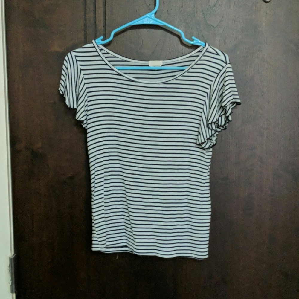 Bkack and white strip tee